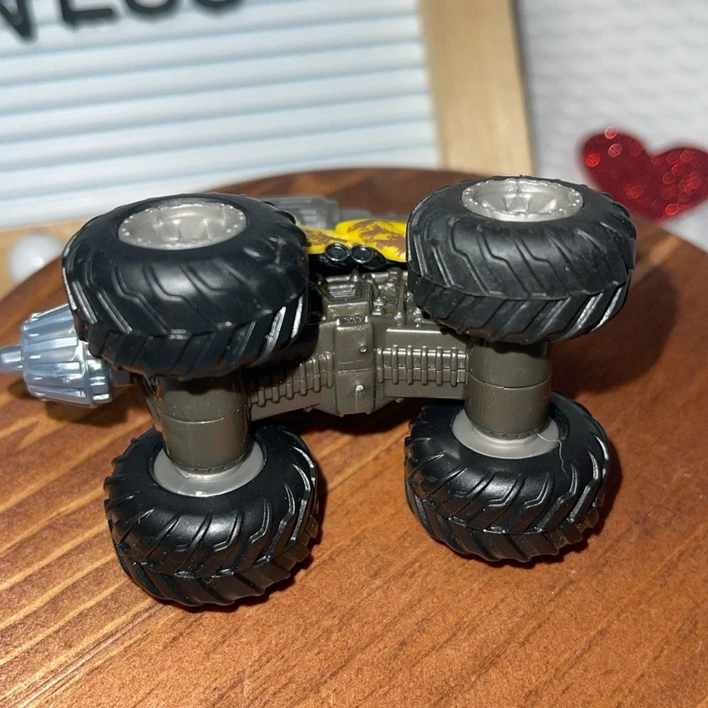 Zuru 5 Surprise Monster Truck Mystery Ball Bumblee Bee Bug Yellow Truck Parts